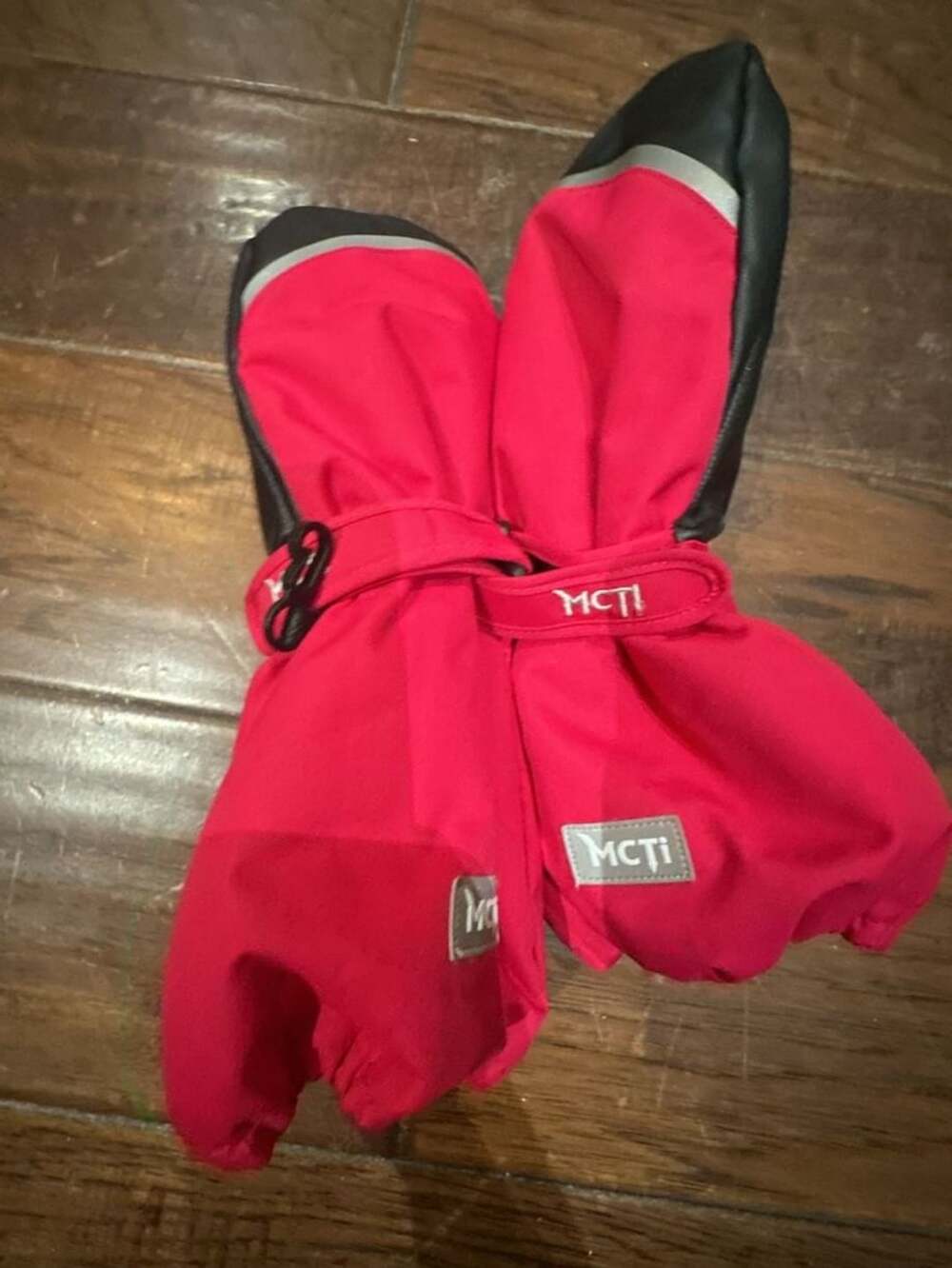 MCTi Kids Winter Mittens Size 6 Red Black Waterproof Snow Ski Gloves